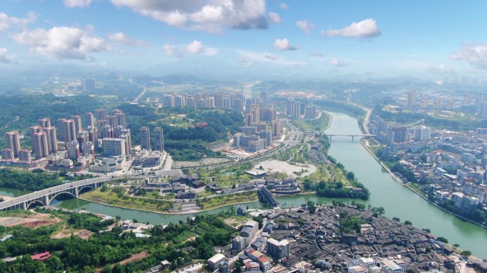 （恩陽區(qū)）一個擁有無限潛能的城市，從歷史悠久的米倉古道重鎮(zhèn)，到奮力奔跑的“三城”恩陽，它不斷發(fā)展、進步、創(chuàng)新_副本.jpg